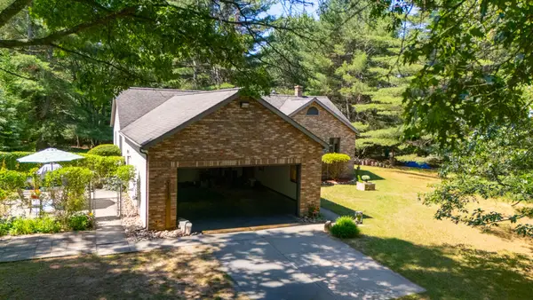 3557 W Pinewood Drive, Roscommon, MI 48653