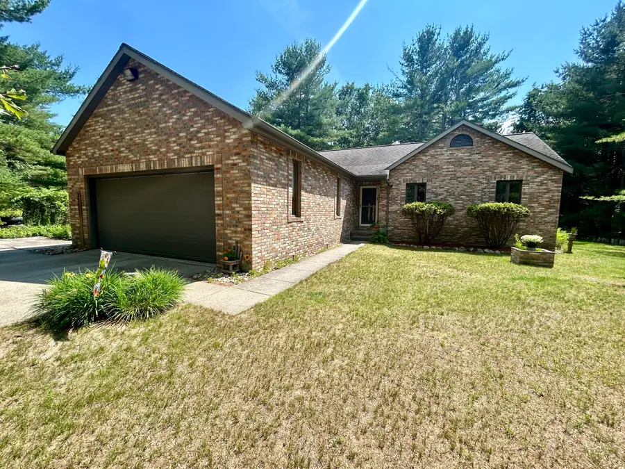 3557 W Pinewood Drive, Roscommon, MI 48653 - #2