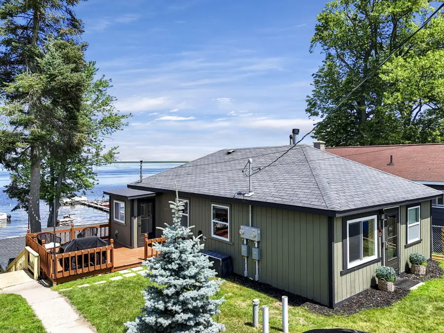 5380 W Houghton Lake Drive, Houghton Lake, MI 48629 - #2