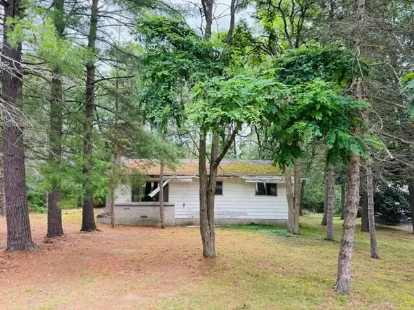 108 Raccoon Trail, Houghton Lake, MI 48629