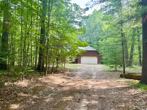 107 Teaberry Lane, Houghton Lake, MI 48629