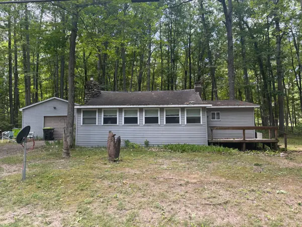 2215 W Higgins Lake Drive, Roscommon, MI 48653
