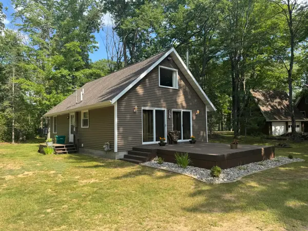 138 Waldenwood Circle, Prudenville, MI 48651