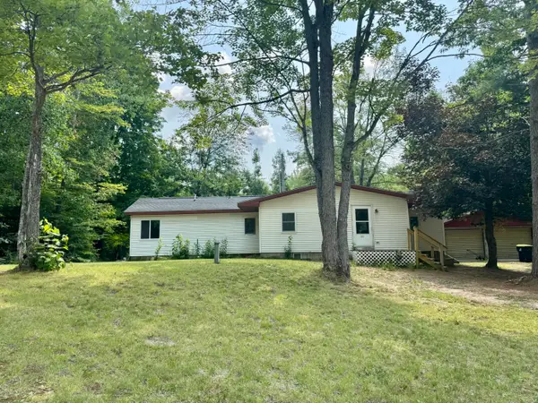 2193 Chemin De La Montagne, Wolverine, MI 49799