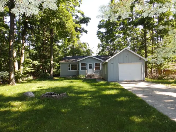 8088 Grandview Drive, Johannesburg, MI 49751