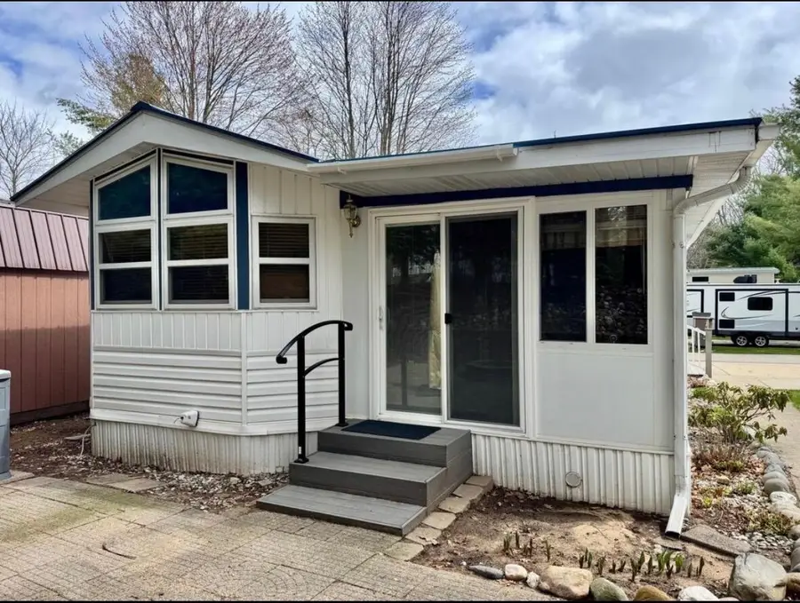 2757 Owens Drive, Houghton Lake, MI 48629 - #3