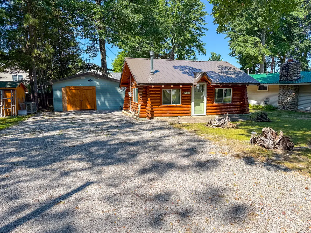 305 Devonshire Drive, Prudenville, MI 48651 - #1