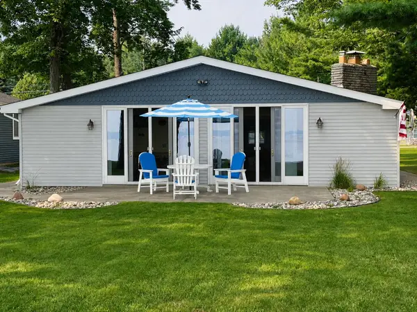 1105 Long Point Drive, Houghton Lake, MI 48629