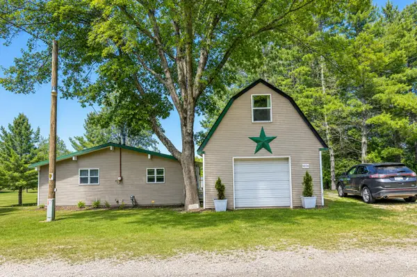 9226 Lakeside Drive, Atlanta, MI 49709