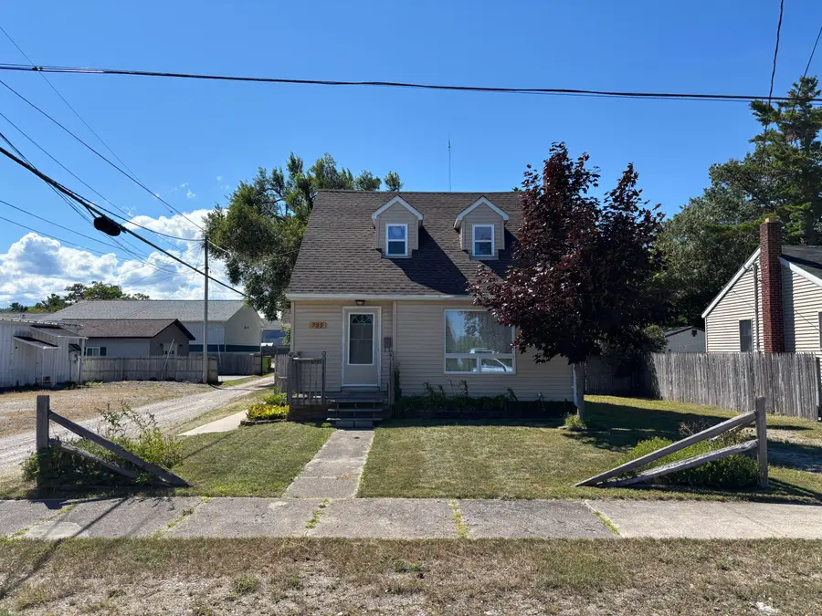 735 Pinewood Avenue, Rogers City, MI 49779 - #2