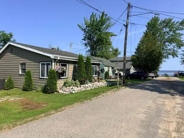 127 Tin Pan Alley, Houghton Lake, MI 48629