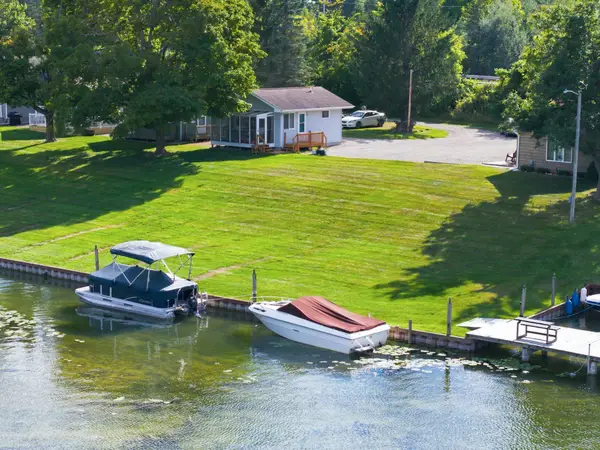 9452 N M-33 Highway, Cheboygan, MI 49721