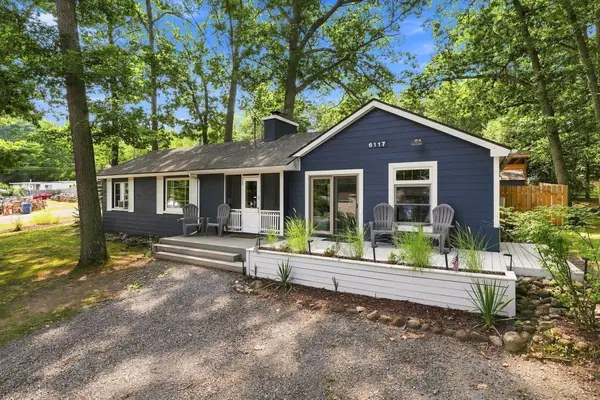 6117 W Higgins Lake Drive, Roscommon, MI 48653