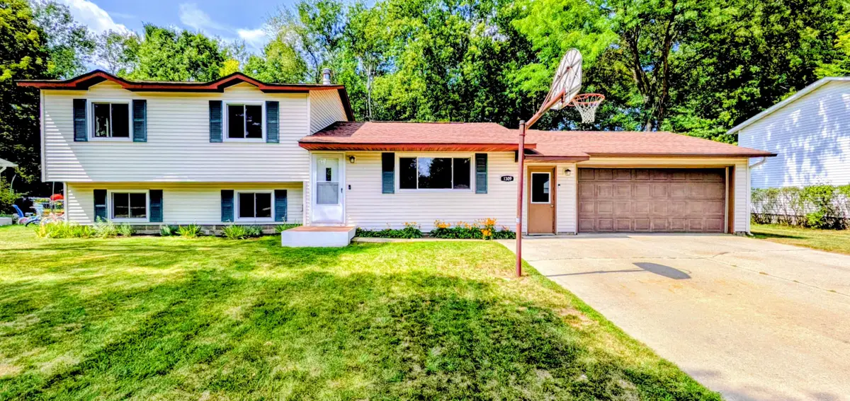 1309 N Antler Street, Gladwin, MI 48624 - #1