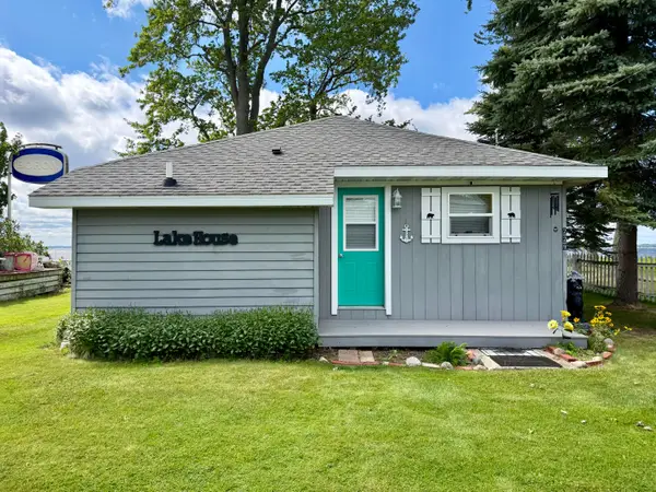 229 Lakeview Avenue, Houghton Lake, MI 48629