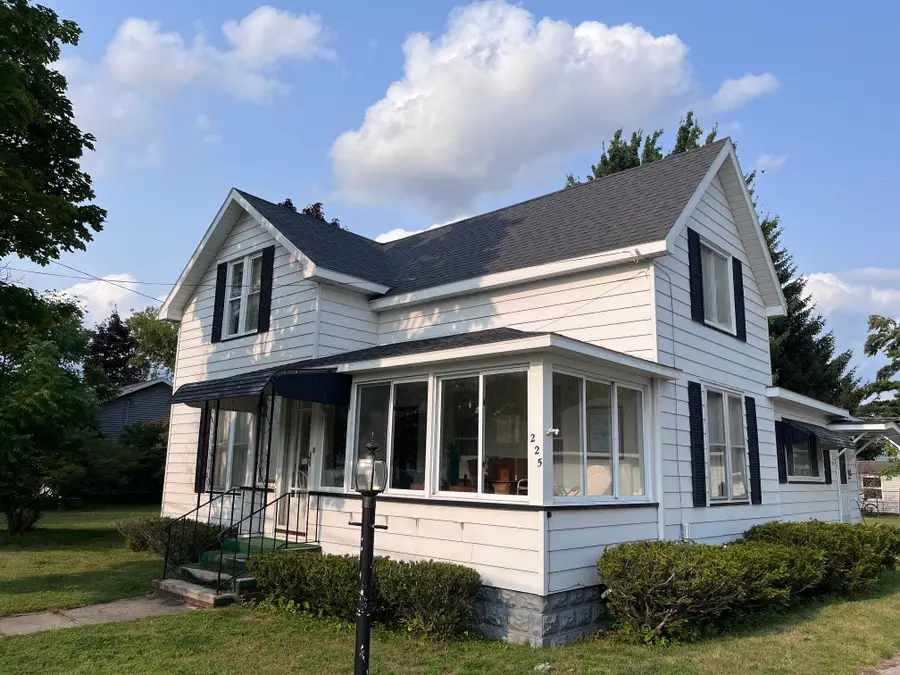 225 4th Avenue, Tawas City, MI 48763 - #2