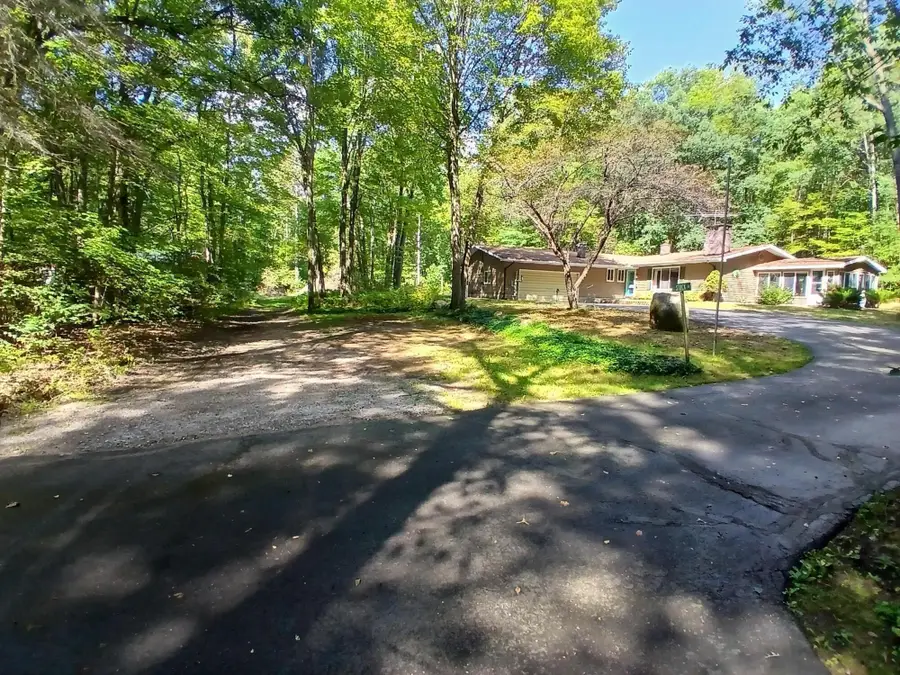 3175 S Tower Hill Road, Houghton Lake, MI 48629 - #2