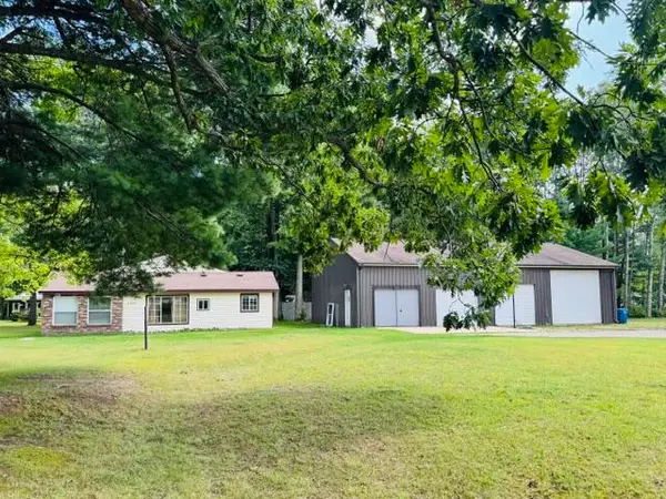 5329 S Tower Hill Road, Houghton Lake, MI 48629
