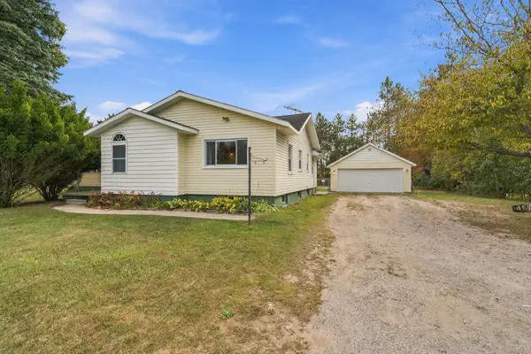 2826 Vanyea Road, Cheboygan, MI 49721