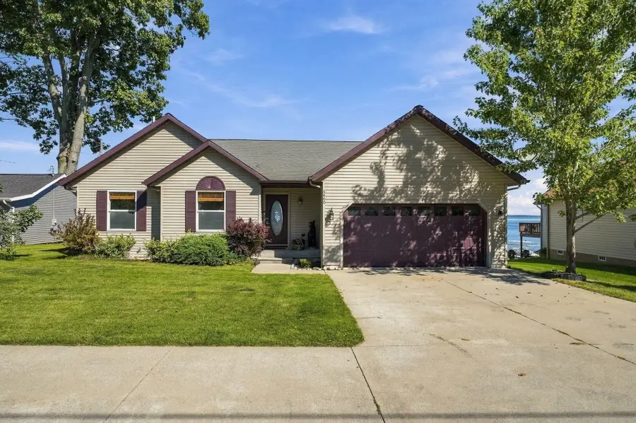 5400 W Houghton Lake Drive, Houghton Lake, MI 48629 - #2