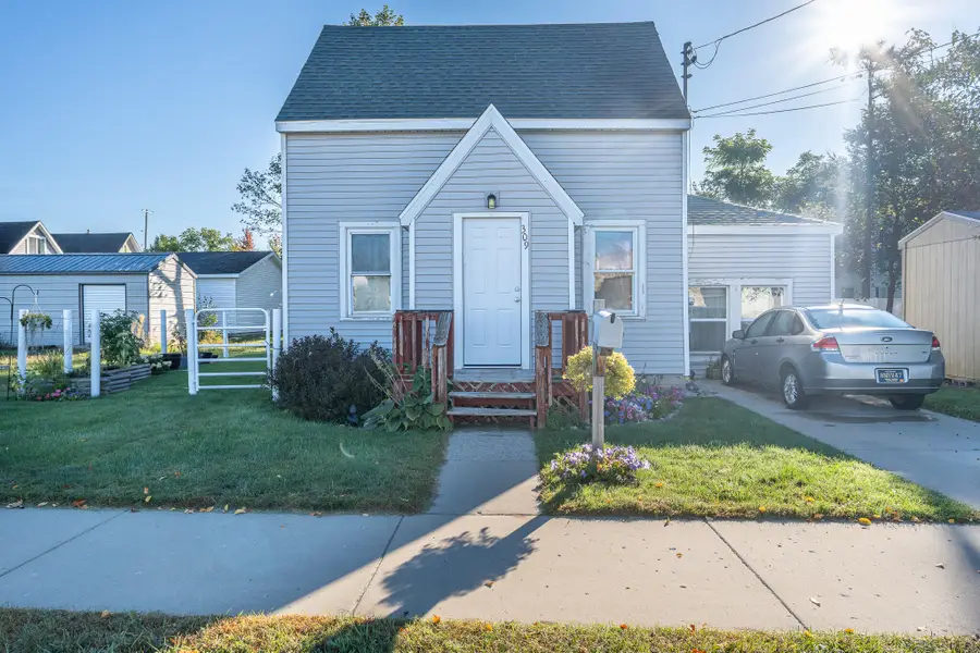 309 S Elm Avenue, Gaylord, MI 49735 - #3
