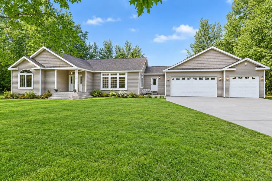 1559 Shawnee Avenue, Indian River, MI 49749 - #2