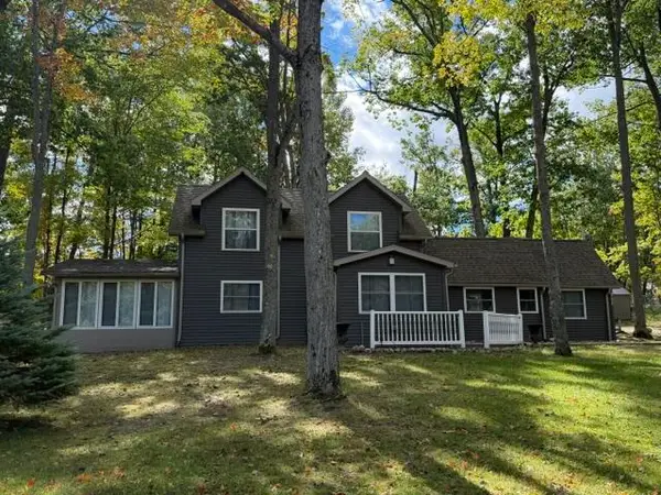 803 W Higgins Lake Drive, Roscommon, MI 48653