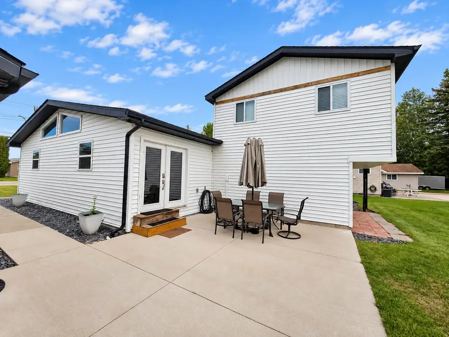 809 Iroquois Avenue, Prudenville, MI 48651 - #2