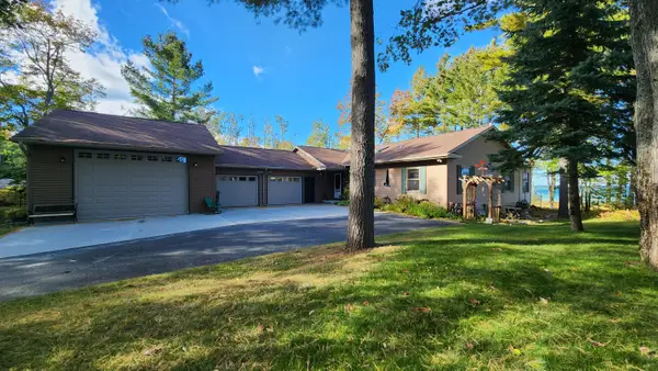 9817 Highbanks Drive, Cheboygan, MI 49721