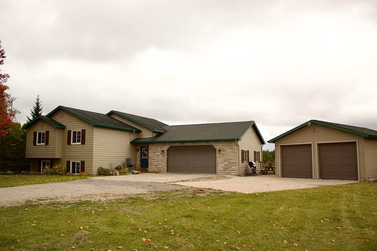 1271 N Everett Road, Roscommon, MI 48653 - #1