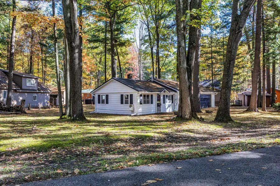 140 Oneida Drive, Houghton Lake, MI 48629 - #3