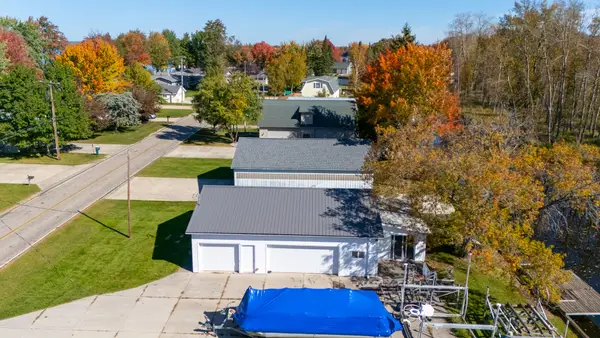 2264 Long Point Drive, Houghton Lake, MI 48629