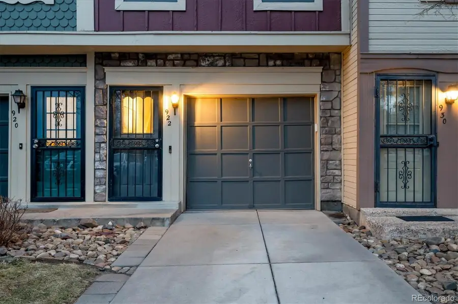 922 S Paris Court, Aurora, CO 80012 - #3