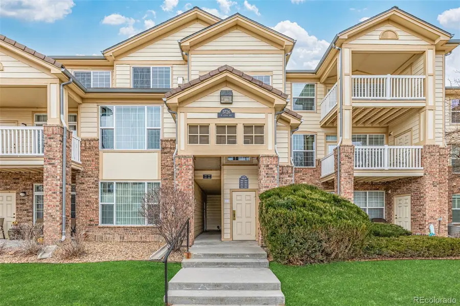 5726 N Genoa Way #301, Aurora, CO 80019 - Image #2