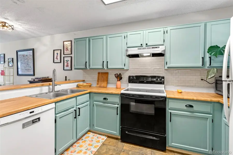 7476 E Arkansas Avenue #2-05, Denver, CO 80231 - #3