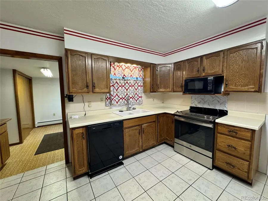 10 N Stewart Street, Keenesburg, CO 80643 - #3