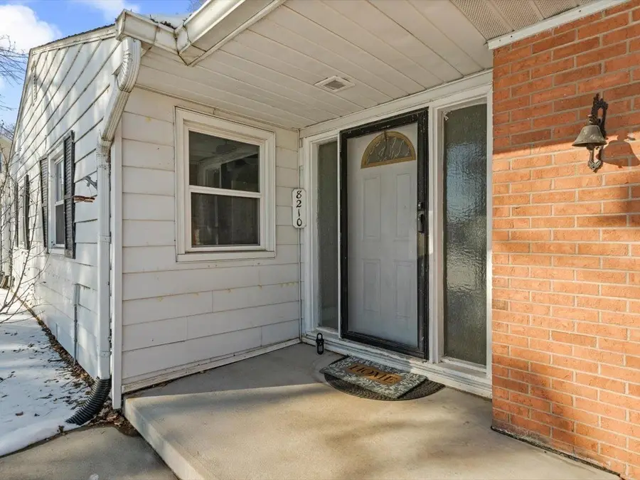 8210 Ridgewood Road, Rock Island, IL 61201 - Image #2