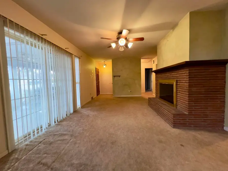 108 E 37th Street, Davenport, IA 52806 - #3