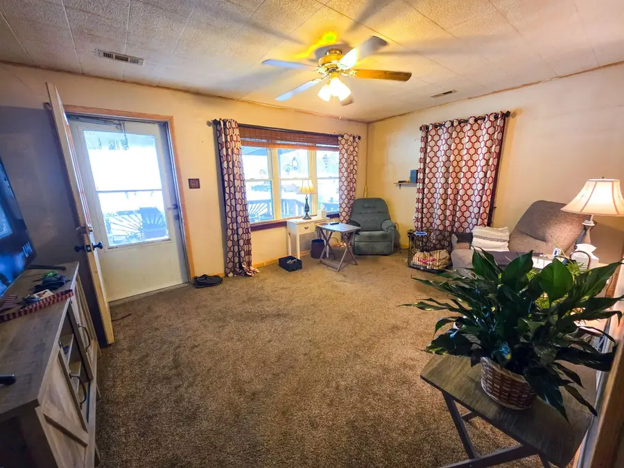 105 S Watkins Street E, Cisne, IL 62823 - Image #2