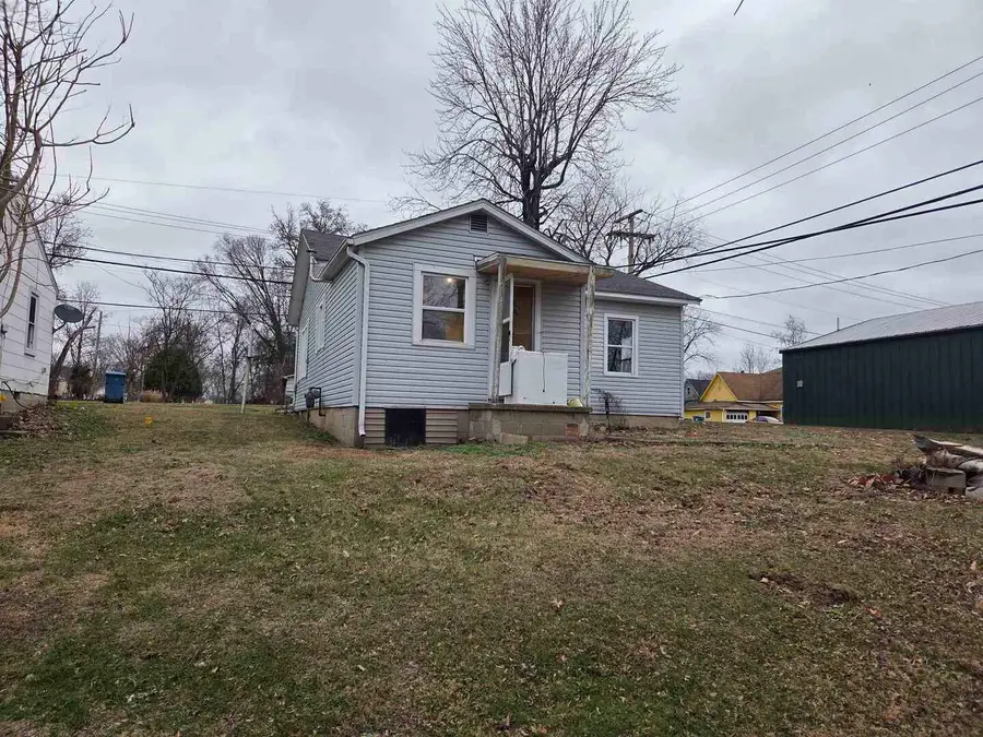 107 W Carpenter Street, McLeansboro, IL 62859 - Image #2