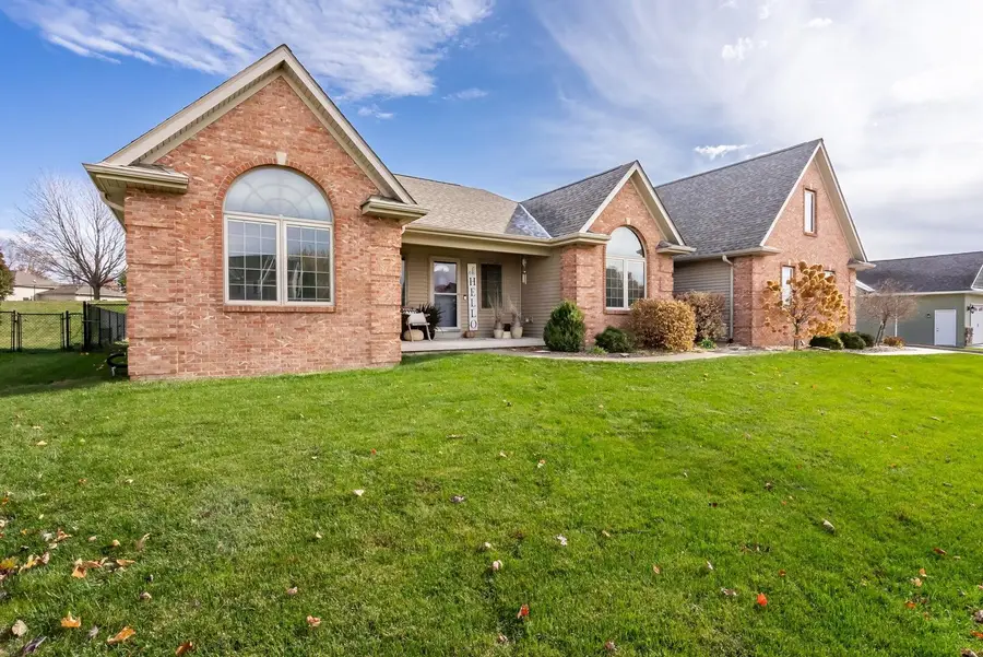 18 Nicholas Court, Eldridge, IA 52748 - Image #2