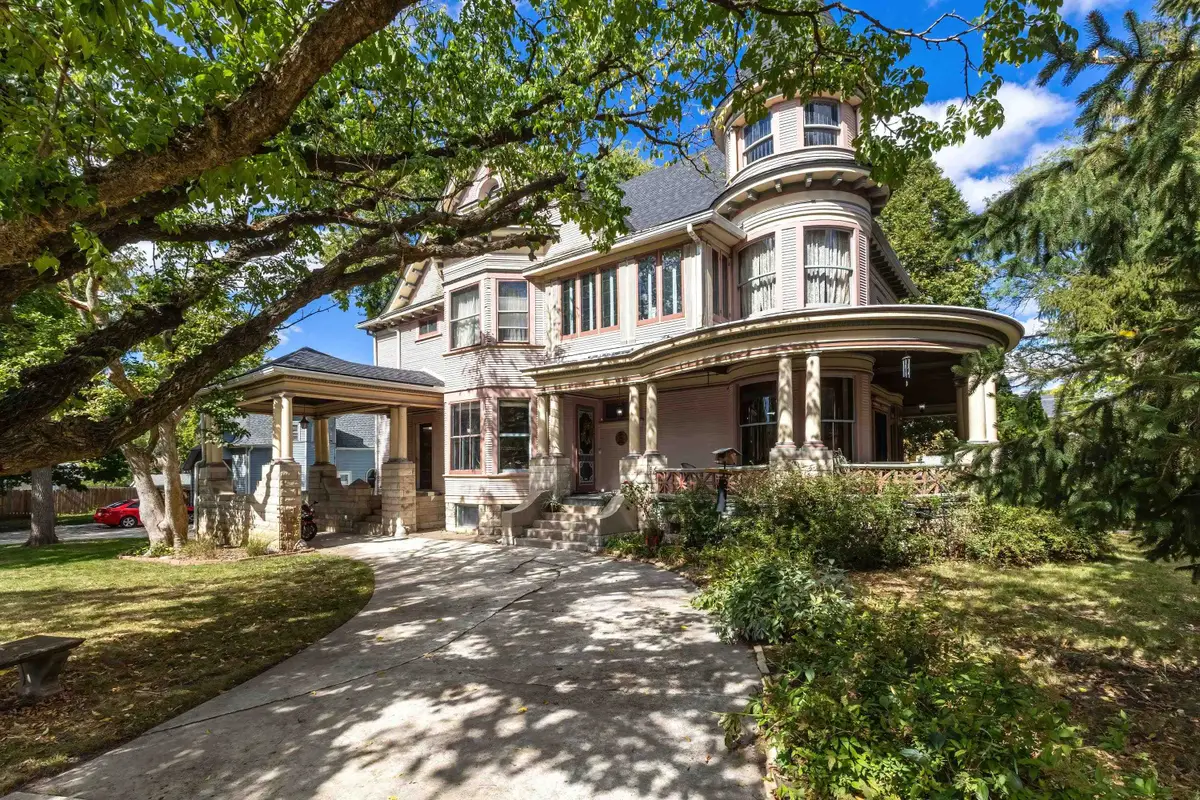 1102 College Avenue, Davenport, IA 52803 - Image #1