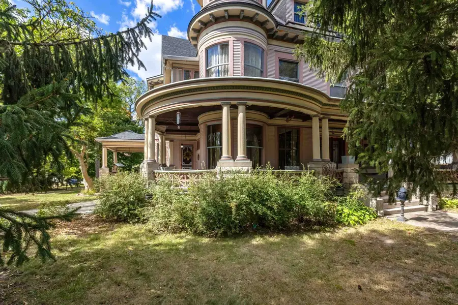 1102 College Avenue, Davenport, IA 52803 - Image #2