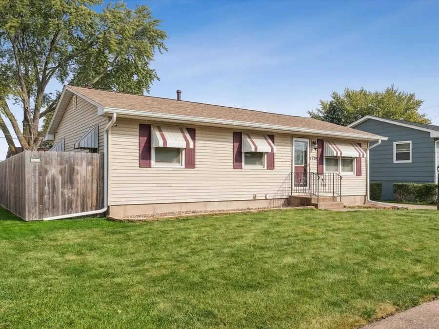 1724 W 69th Street, Davenport, IA 52806 - #2