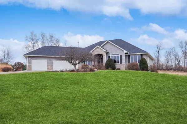 891 Pheasant Run Rd Road, Clinton, IA 52732