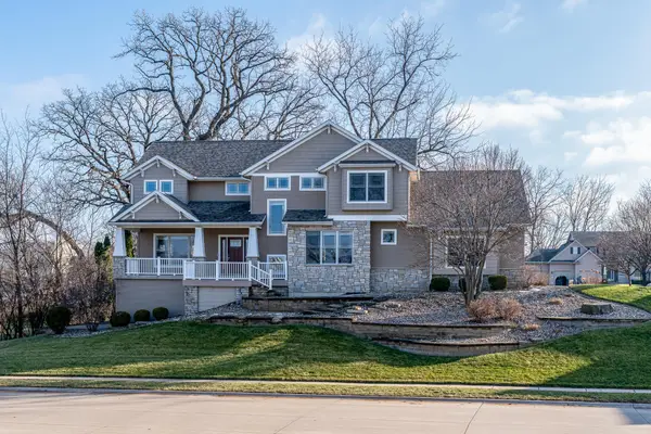 2891 Grandview Drive, Bettendorf, IA 52722