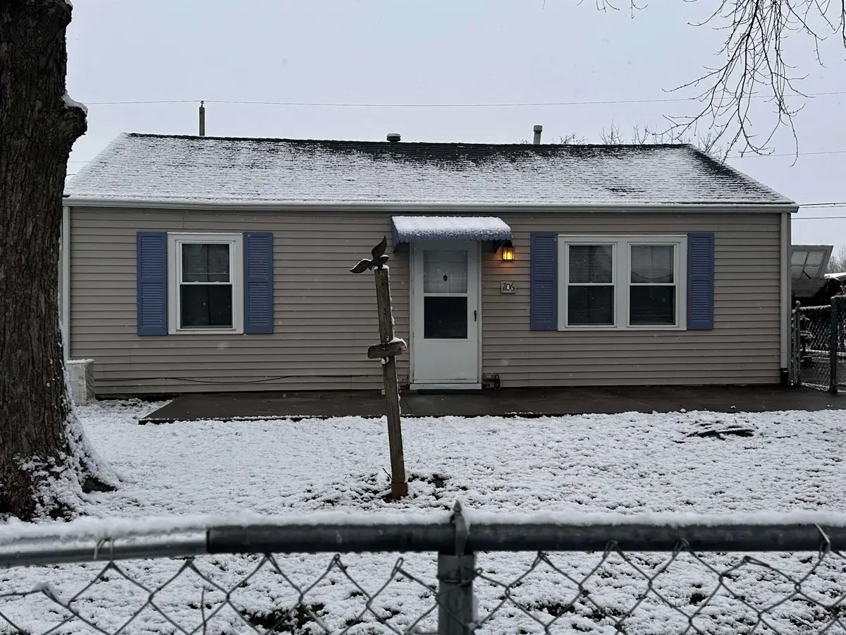 7106 N Pine Street, Davenport, IA 52806 - Image #1