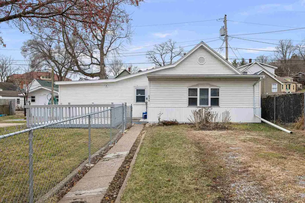 636 Cedar Street, Davenport, IA 52802 - #1