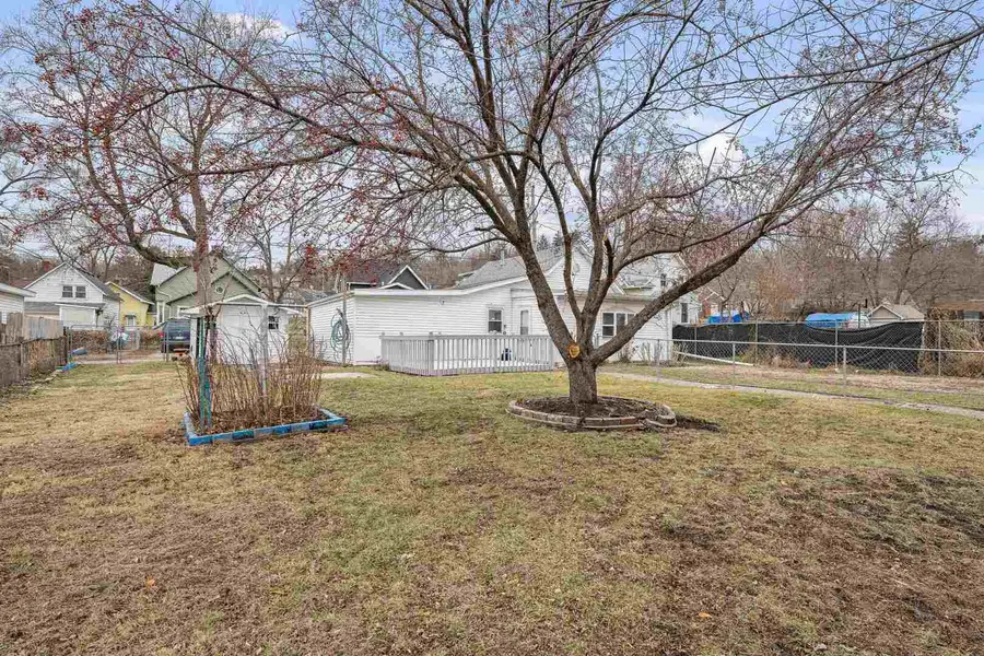 636 Cedar Street, Davenport, IA 52802 - #3