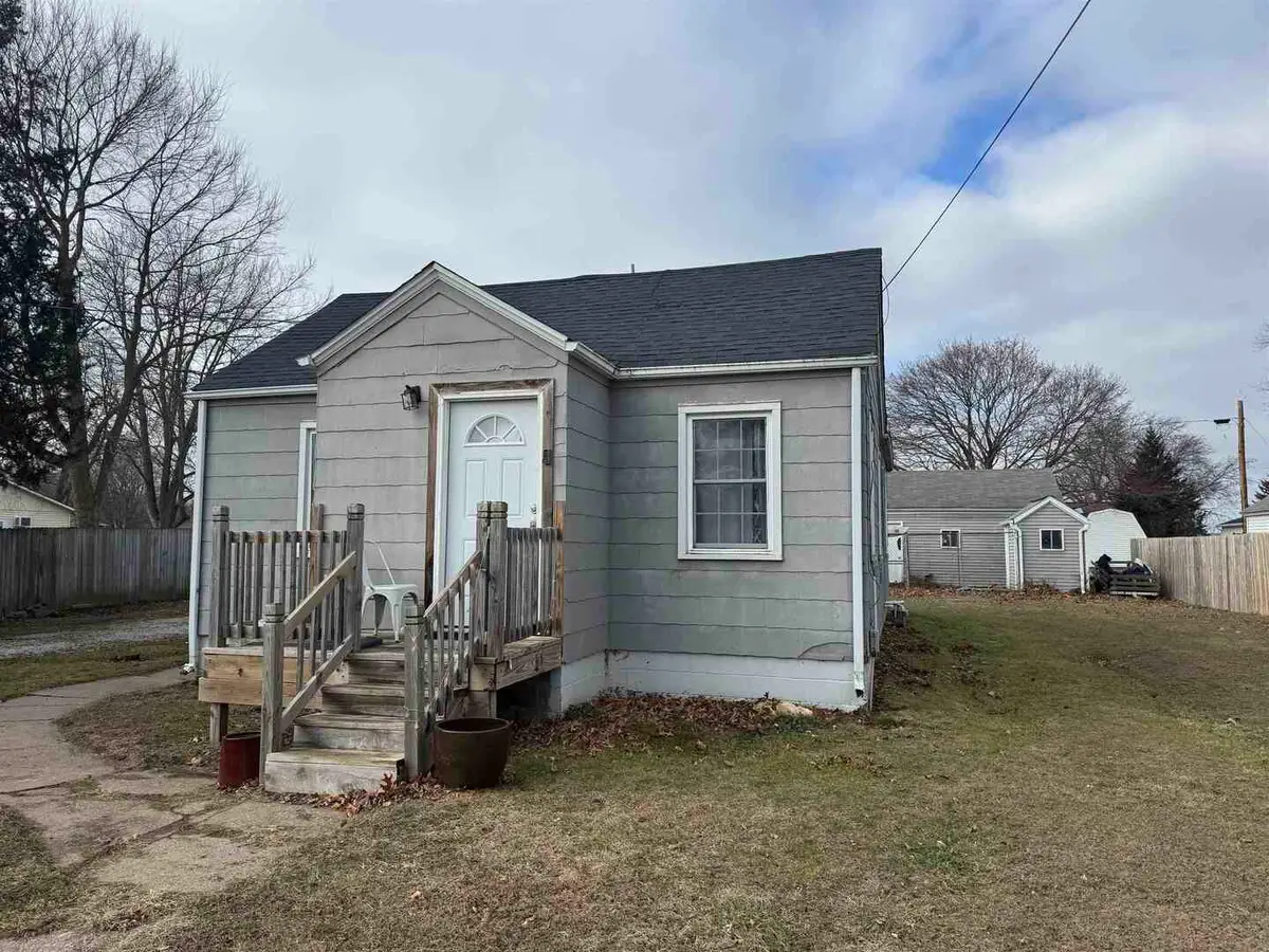 208 10th Street N, Cordova, IL 61242 - Image #1